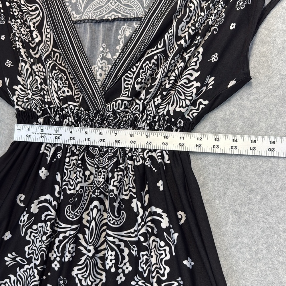 Black and White Patterned Dress - Picture 7 of 9